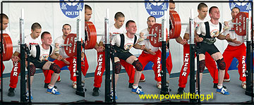 Bartek Szymkowiak, rekordzista Polski juniorw modszych w przysiadzie, wykonuje przysiad na Mistrzostwach wiata Juniow w Trjboju Siowym, Kocian, 2003.09.12